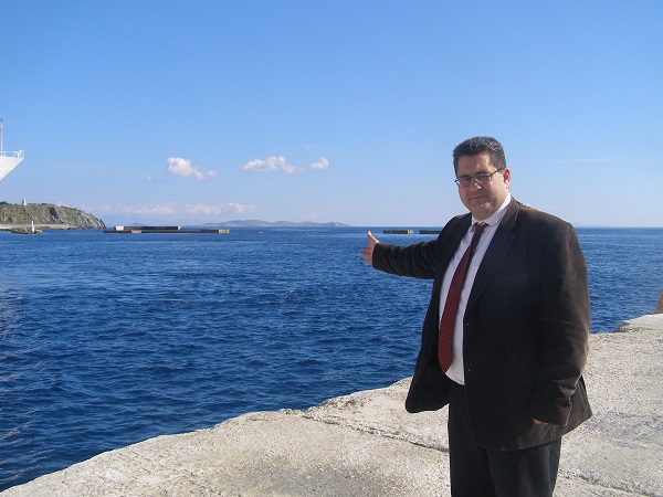 5 χρόνια περιμένουν στην Τήνο για να ολοκληρωθεί το λιμάνι τους